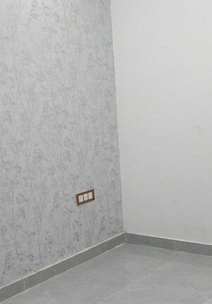 Room in 2 BHK Apartment at Green Home, Sector 73 – for Sale