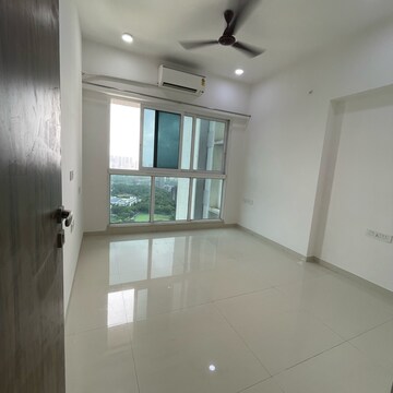 Room in 2 BHK Apartment at Malad East – for Rent