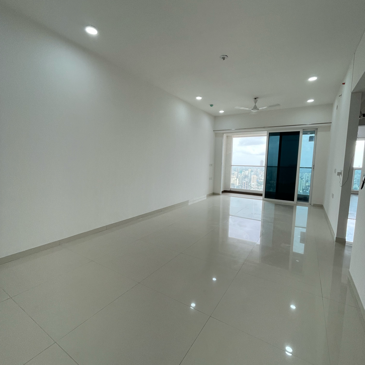 2 BHK Apartment For Rent in Malad East