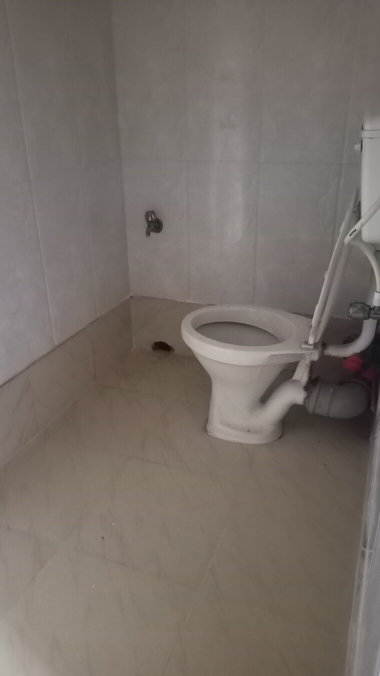 Bathroom, city-centre 3 Bedroom 1250 Sq.Ft. Apartment In Salt Lake City Kolkata 9055300