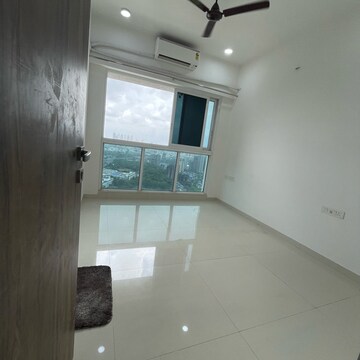 Furnished Amenities in 3 BHK Apartment at Malad East – for Rent