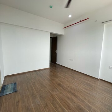 Room in 3 BHK Apartment at Malad East – for Rent