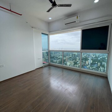Bedroom in 3 BHK Apartment at Malad East – for Rent
