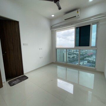 Room in 3 BHK Apartment at Malad East – for Rent