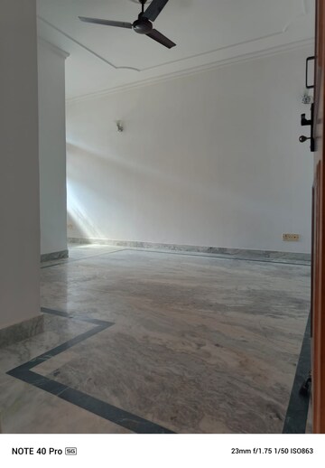 Room in 3 BHK Builder Floor at Saket – for Rent