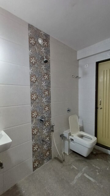 Bathroom in 3 BHK Apartment at Larkins Pride Palms, Kolshet Road – for Rent