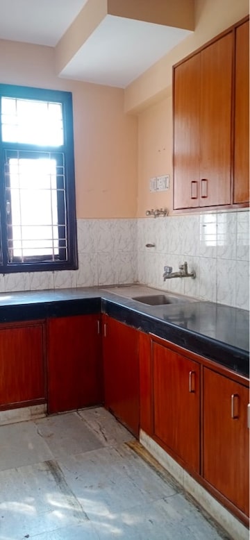 Kitchen in 4 BHK Apartment at Vastu Apartments, Sector 55 – for Rent