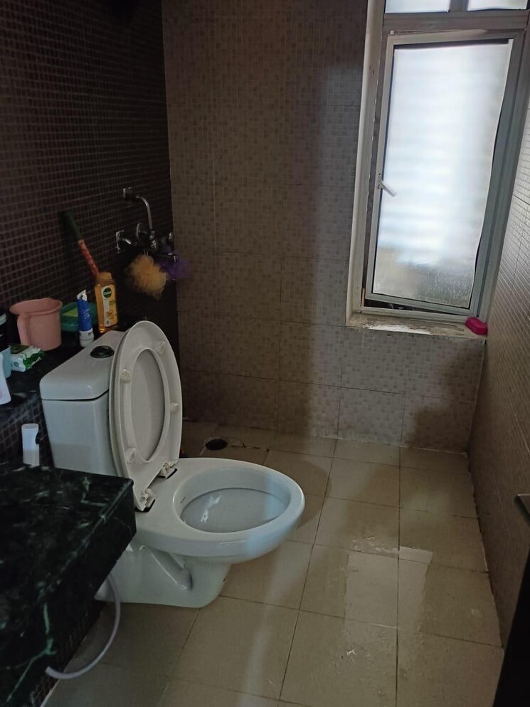 Bathroom, assotech-windsor-court 2 Bedroom 990 Sq.Ft. Apartment In Sector 78 Noida 9055431