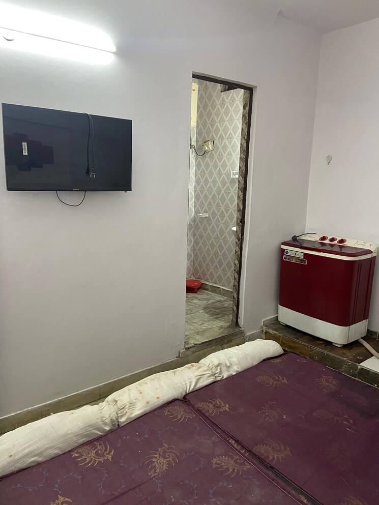 undefined, kalkaji 1 Bedroom 550 Sq.Ft. Builder Floor In Kalkaji Delhi 9055438