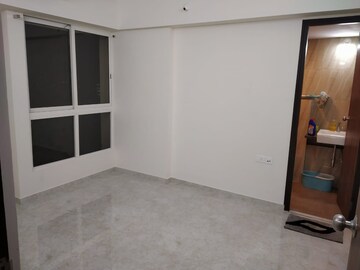 Room in 2 BHK Apartment at Lodha Amara, Kolshet Road – for Sale