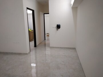 Room in 2 BHK Apartment at Lodha Amara, Kolshet Road – for Sale
