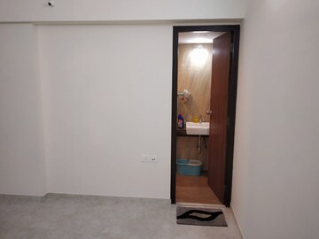 Room in 2 BHK Apartment at Lodha Amara, Kolshet Road – for Sale
