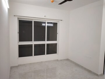 Room in 2 BHK Apartment at Lodha Amara, Kolshet Road – for Sale