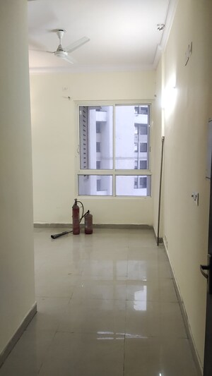 Room in 3.5 BHK Apartment at Assotech Windsor Court, Sector 78 – for Sale