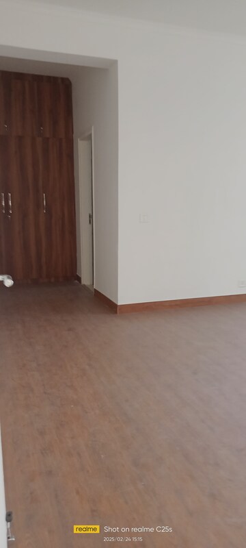 Room in 3.5 BHK Apartment at Tulip Ace, Sector 89 – for Sale