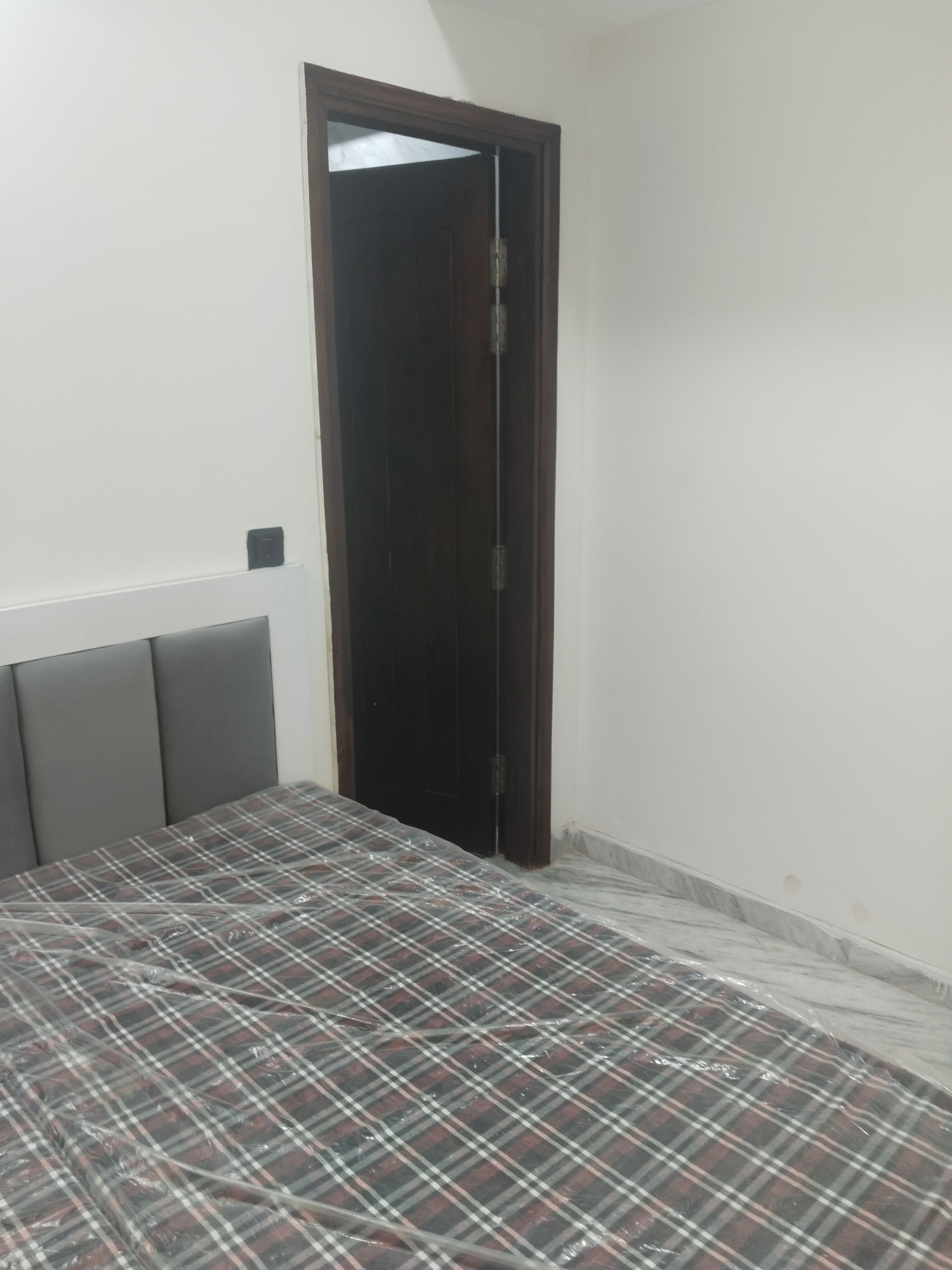 1 Rk+ Servant Room Builder Floor For Rent in Sector 56
