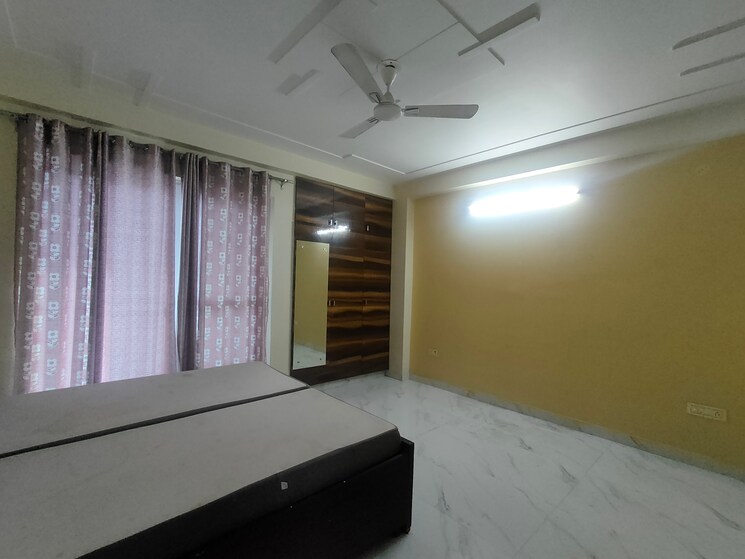 Room, sector 31 2 Bedroom 1250 Sq.Ft. Builder Floor In Sector 31 Gurgaon 9055505