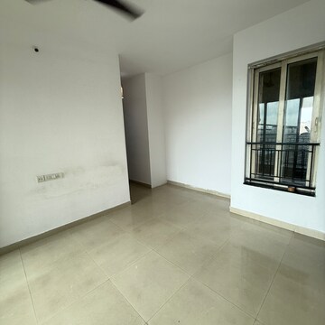Room in 2 BHK Apartment at Rustomjee Athena, Vrindavan Society – for Rent