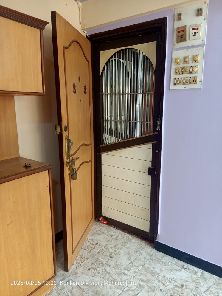 Room, highway-view-chs 1 Bedroom 610 Sq.Ft. Apartment In Malad East Mumbai 9055584