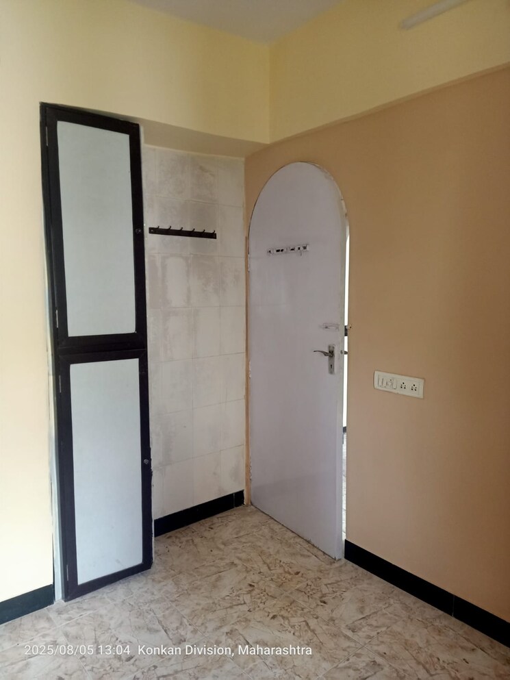 Room, highway-view-chs 1 Bedroom 610 Sq.Ft. Apartment In Malad East Mumbai 9055584