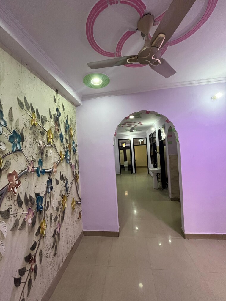 Room, vipin garden 3 Bedroom 100 Sq.Yd. Builder Floor In Vipin Garden Delhi 9055642