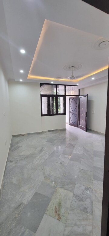 Room in 2 BHK Builder Floor at Lajpat Nagar – for Rent