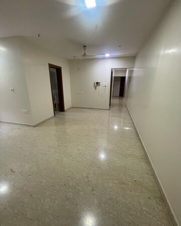 Room in 4 BHK Apartment at K Raheja Vistas, Powai – for Rent