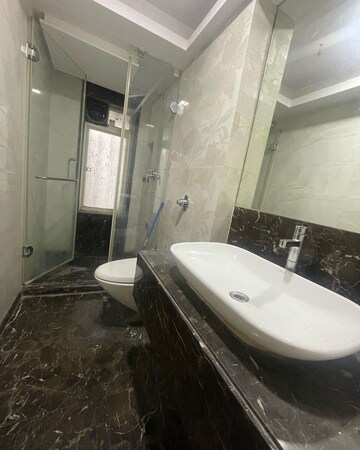 Attached Bathroom in 4 BHK Apartment at K Raheja Vistas, Powai – for Rent