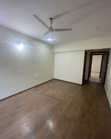 Room in 4 BHK Apartment at K Raheja Vistas, Powai – for Rent