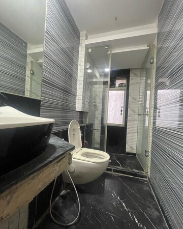Attached Bathroom in 4 BHK Apartment at K Raheja Vistas, Powai – for Rent