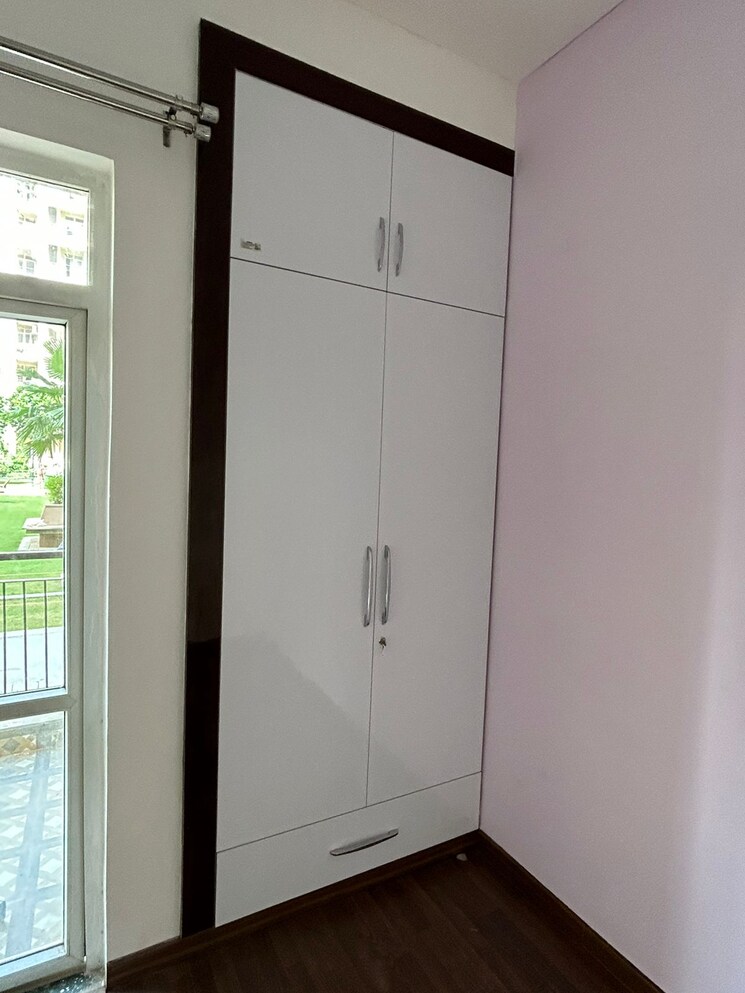 Room, bptp-parkland 3 Bedroom 250 Sq.Yd. Independent House In Sector 75 Faridabad 9055602