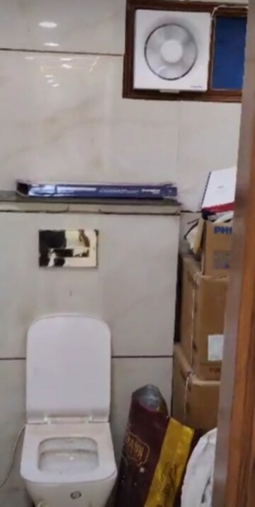 Attached Bathroom in 3 BHK Builder Floor at Old Rajinder Nagar – for Rent