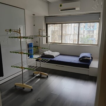 Room in 2 BHK Apartment at Dilshad Garden – for Rent