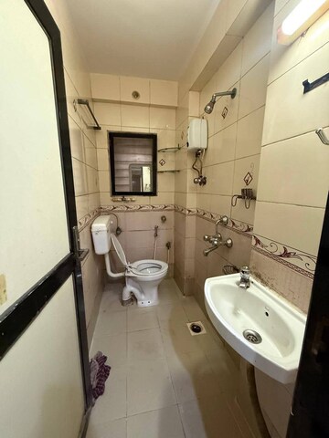 Team Area in 2 BHK Apartment at Andheri West – for Rent