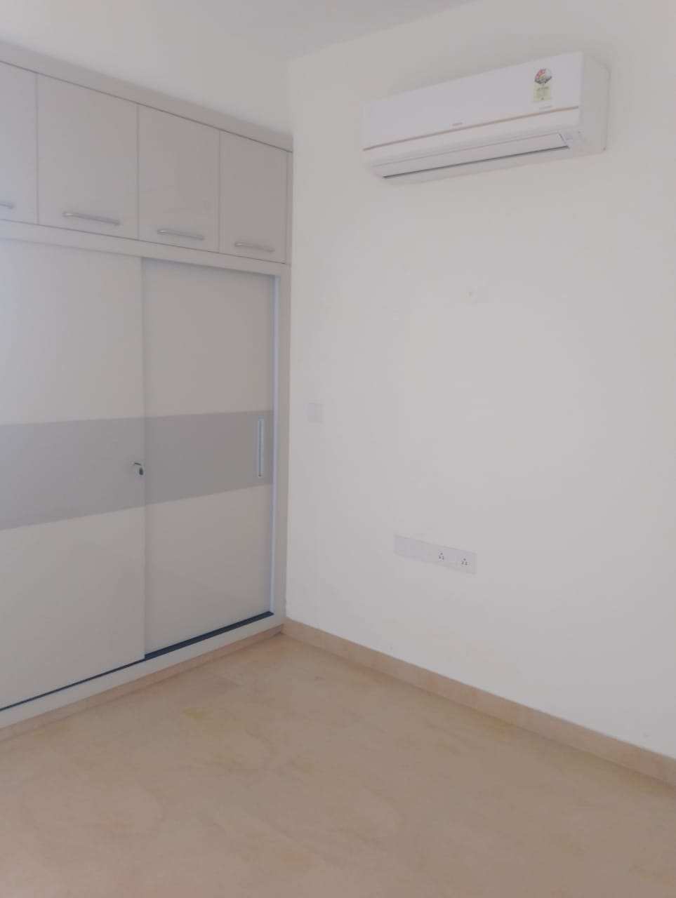 3.5 BHK + Servant Room Apartment For Rent in Sector 32