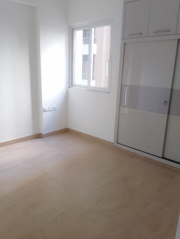 Room in 3.5 BHK Apartment at Sector 32 – for Rent
