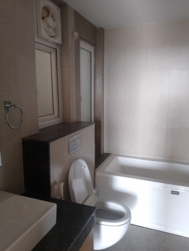 Attached Bathroom, sector 32 3.5 Bedroom 2300 Sq.Ft. Apartment In Sector 32 Noida 9055830