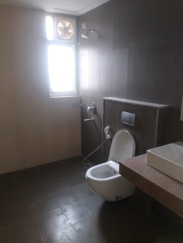 Attached Bathroom in 3.5 BHK Apartment at Sector 32 – for Rent