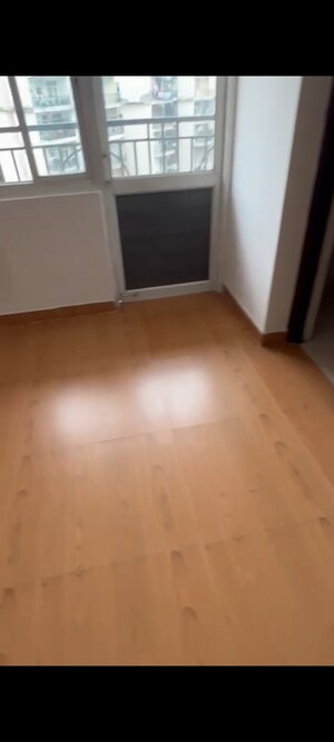 Room in 2 BHK Apartment at Crossing Republik, Crossing Republic – for Sale