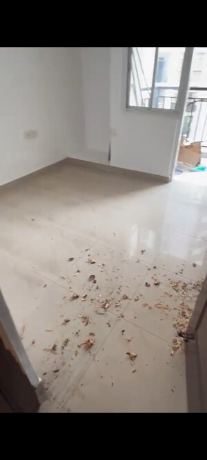 Room in 2 BHK Apartment at Crossing Republik, Crossing Republic – for Sale