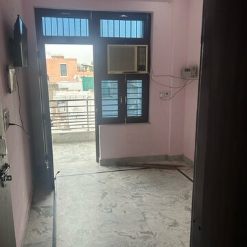 Parking in 1 BHK Independent House at Sector 9 – for Rent