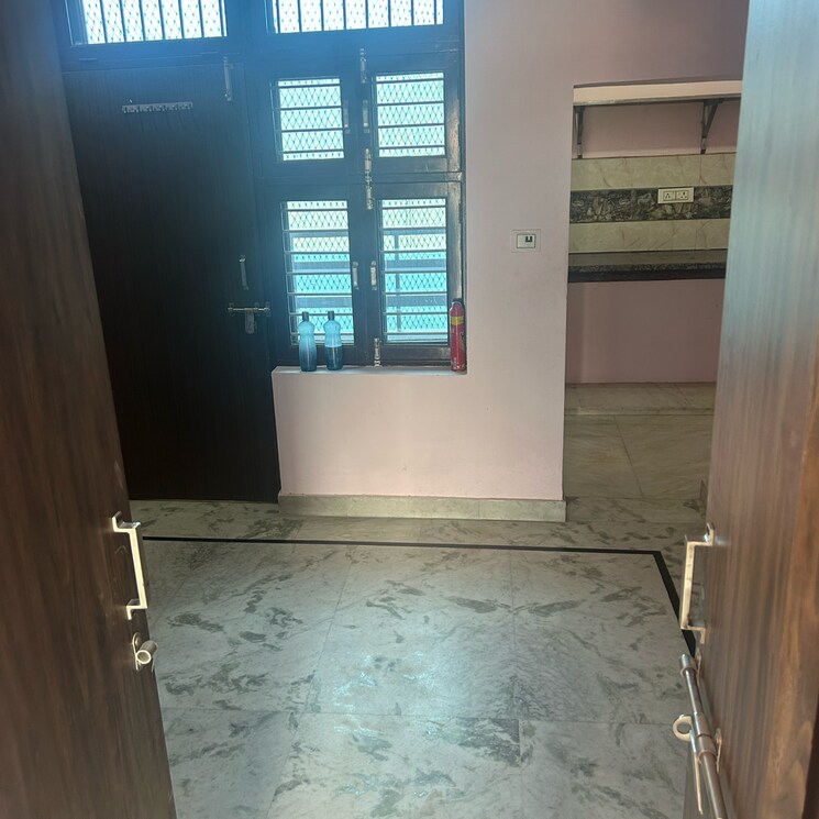 Room, sector 9 1 Bedroom 60 Sq.Yd. Independent House In Sector 9 Gurgaon 9055925