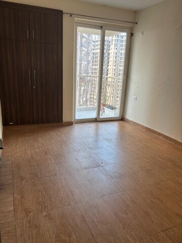Room in 2 BHK Apartment at Sikka Kaamna Greens, Sector 143a Noida – for Rent