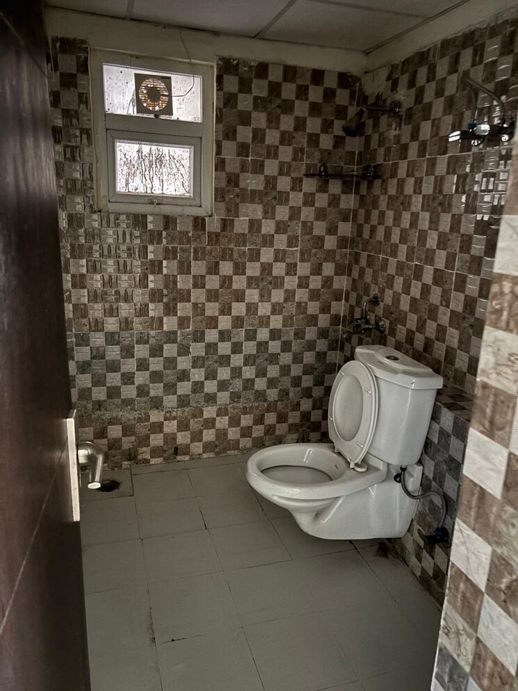 Bathroom, sikka-kaamna-greens 2 Bedroom 819 Sq.Ft. Apartment In Sector 143a Noida Noida 9055881