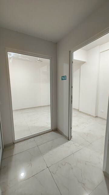 Room in 2.5 BHK Builder Floor at Smart World Gems, Sector 89 – for Rent