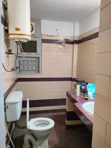Bathroom in 3 BHK Apartment at Ansal Sushant Apartments, Sushant Lok I – for Rent