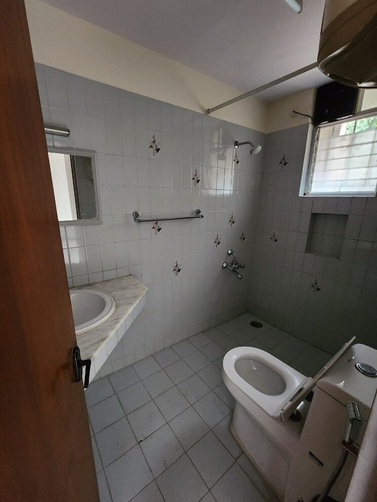Bathroom, prestige-alcazaar 2 Bedroom 1500 Sq.Ft. Apartment In Shivaji Nagar Bangalore 9056025