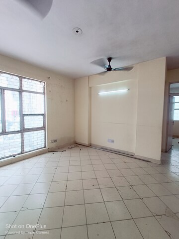 Room in 2 BHK Apartment at Maple Heights, Sector 43 – for Rent