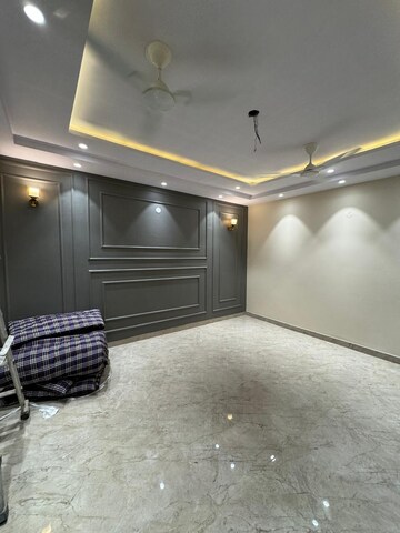 Parking in 2 BHK Builder Floor at Rajouri Garden – for Rent