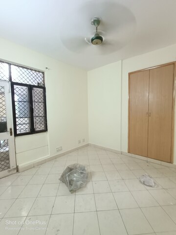 Room in 2 BHK Apartment at Maple Heights, Sector 43 – for Rent